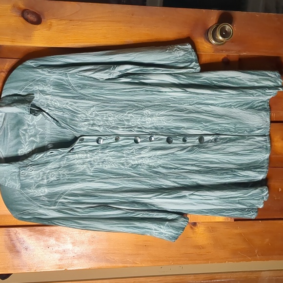 100 rayon embroidered double dyed 3/4 length sleeve mother of pearl button tunic - Picture 9 of 15